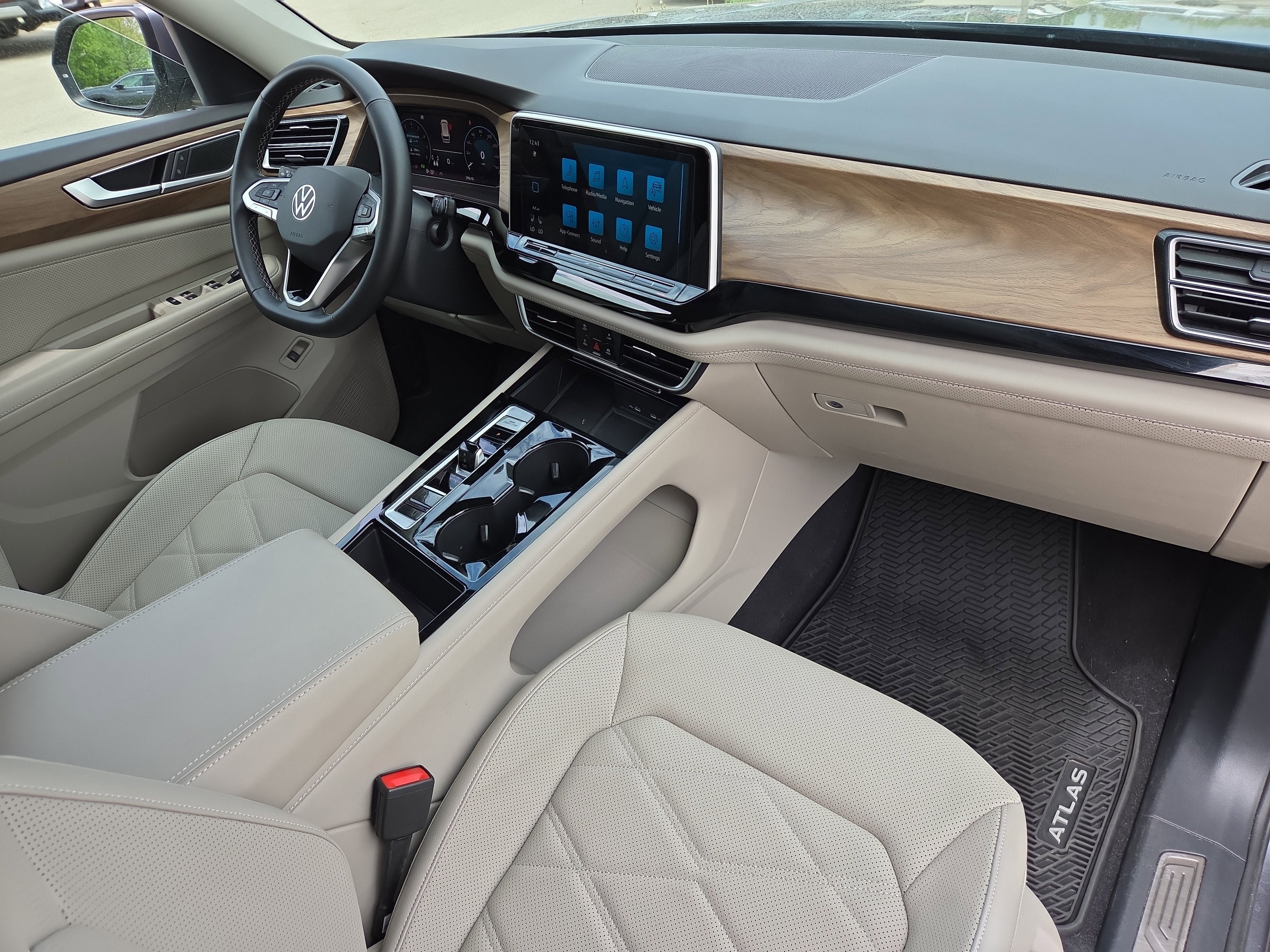 2024 Volkswagen Atlas 2.0T SE w/Technology