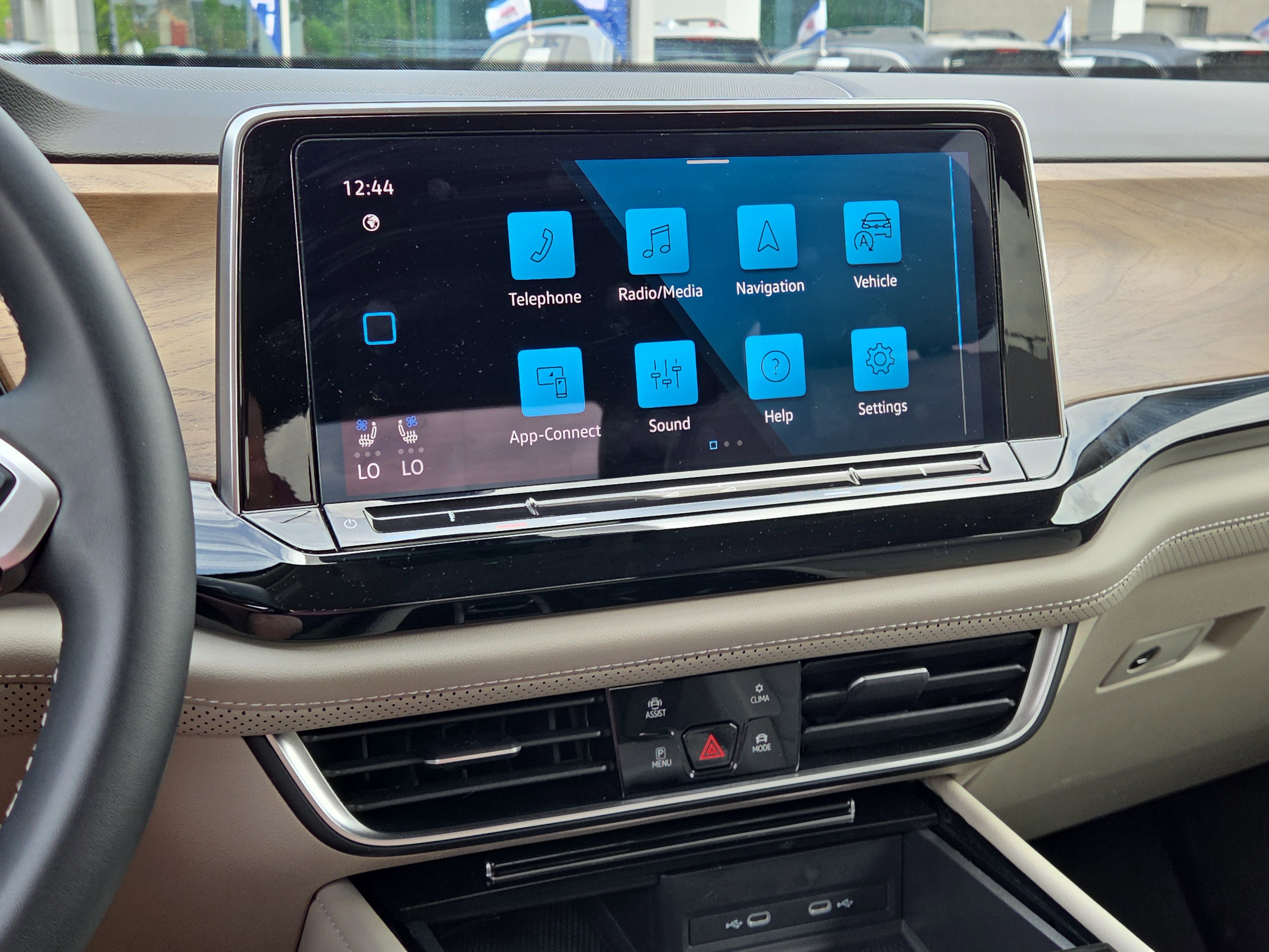 2024 Volkswagen Atlas 2.0T SE w/Technology