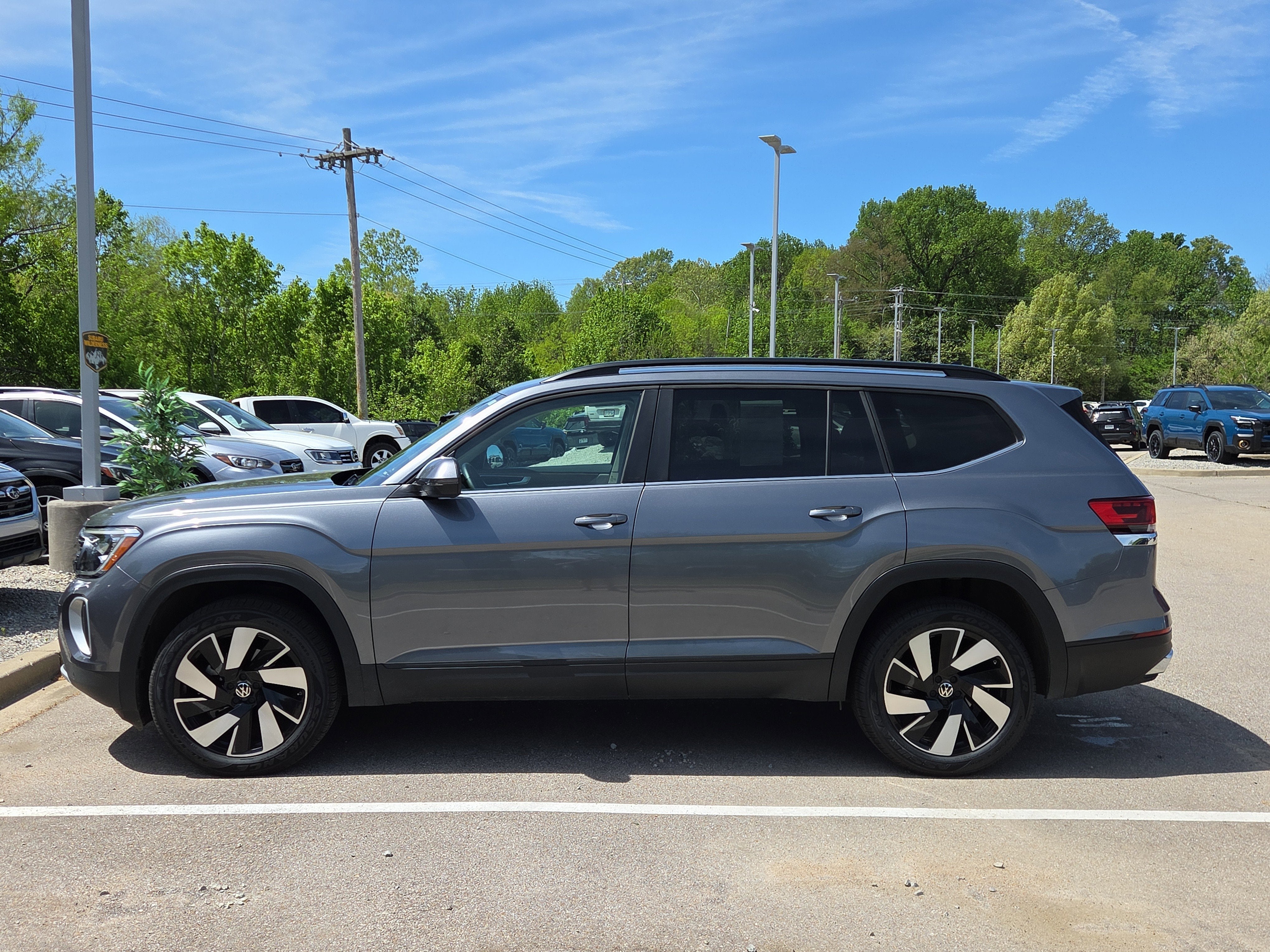 2024 Volkswagen Atlas 2.0T SE w/Technology