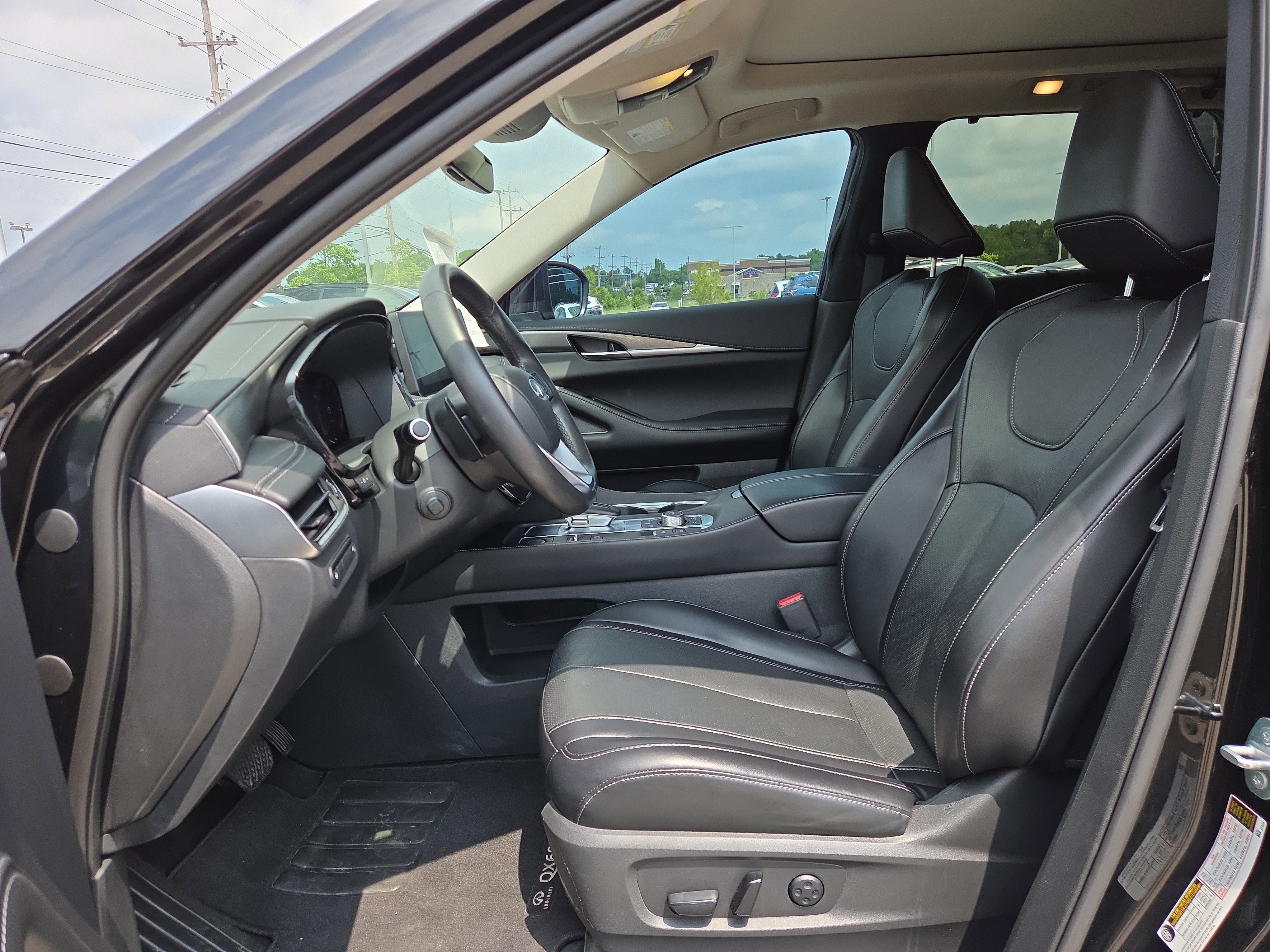 2023 INFINITI QX60 LUXE