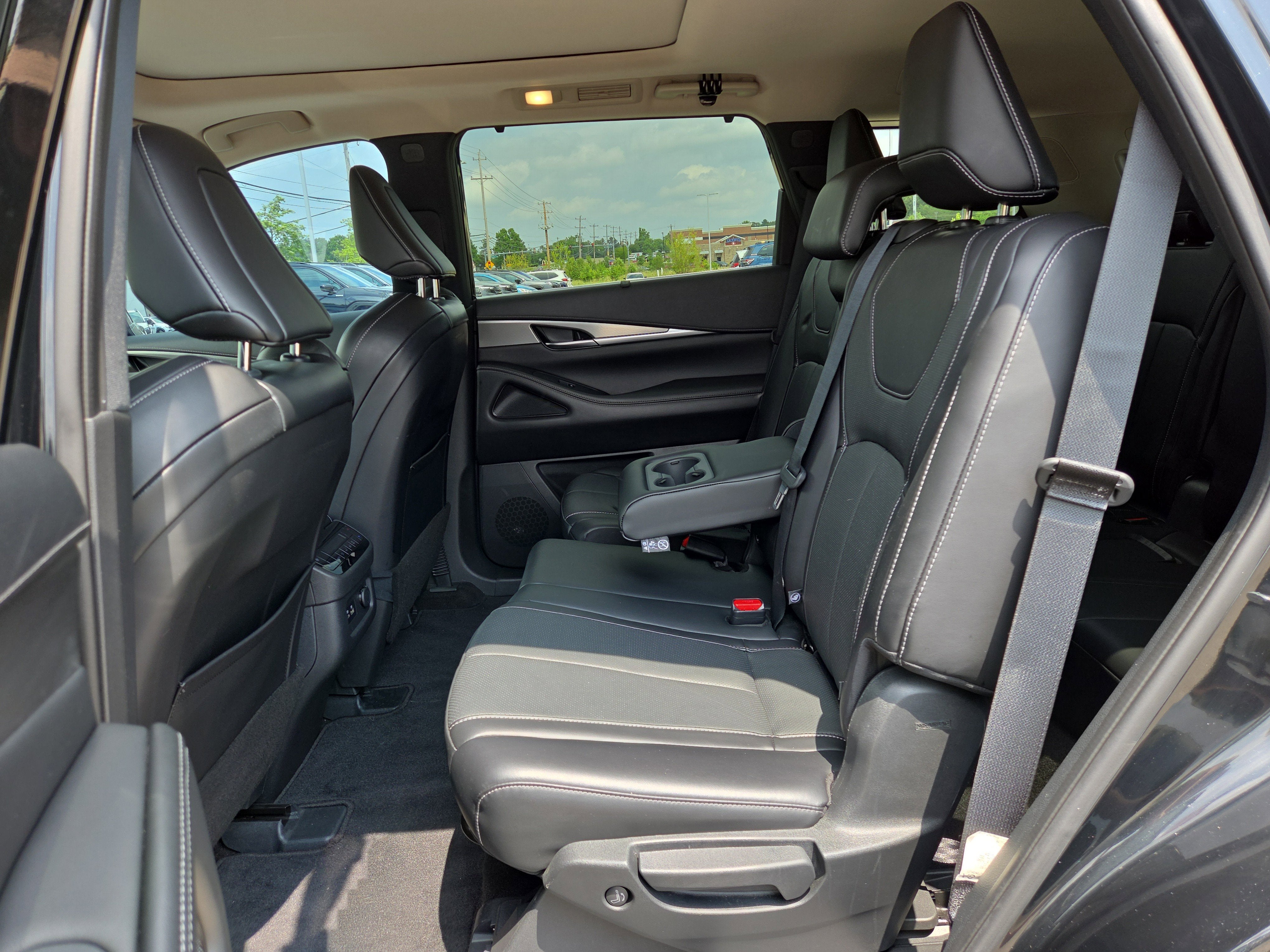 2023 INFINITI QX60 LUXE