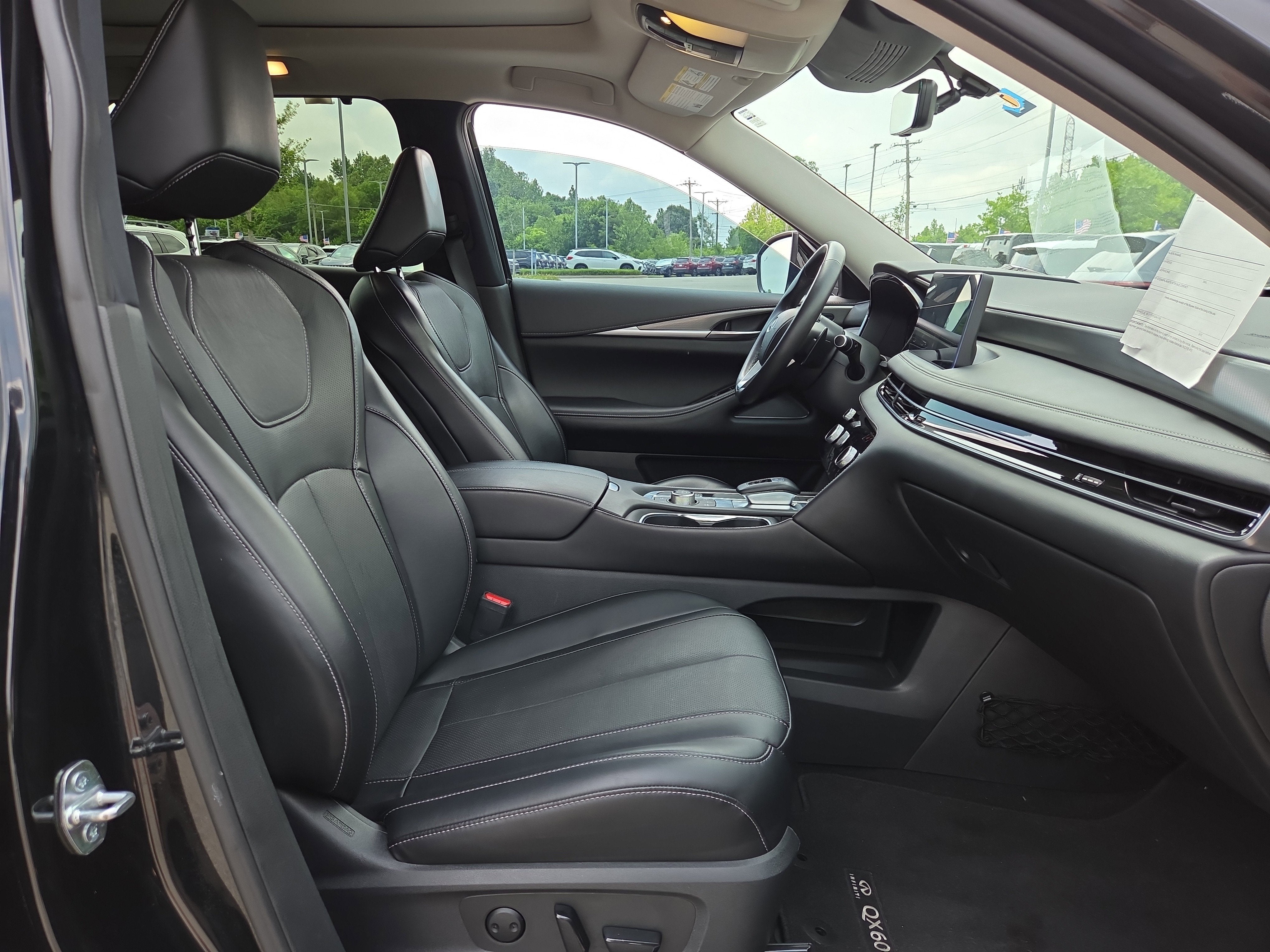 2023 INFINITI QX60 LUXE
