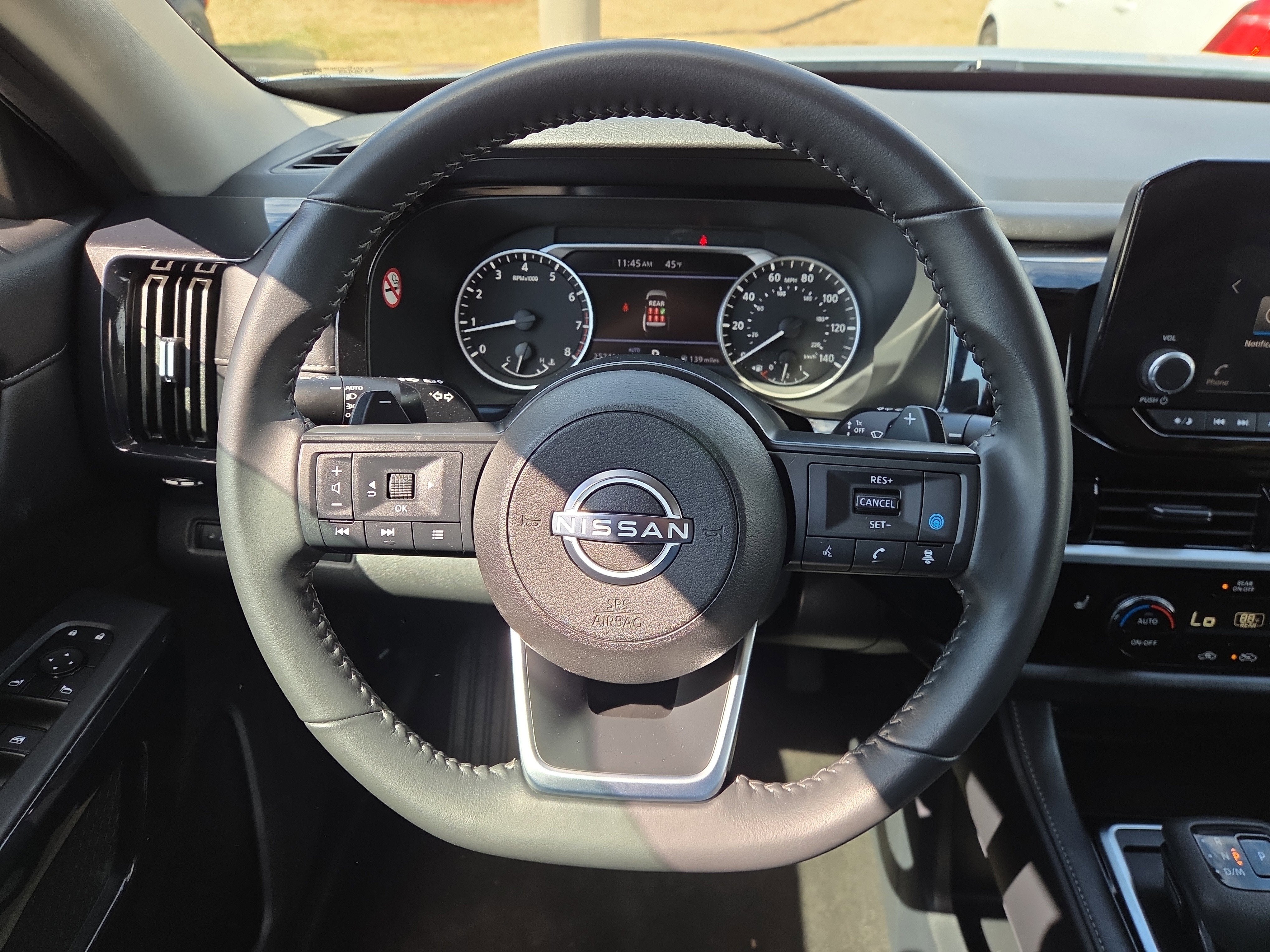 2025 Nissan Pathfinder SV