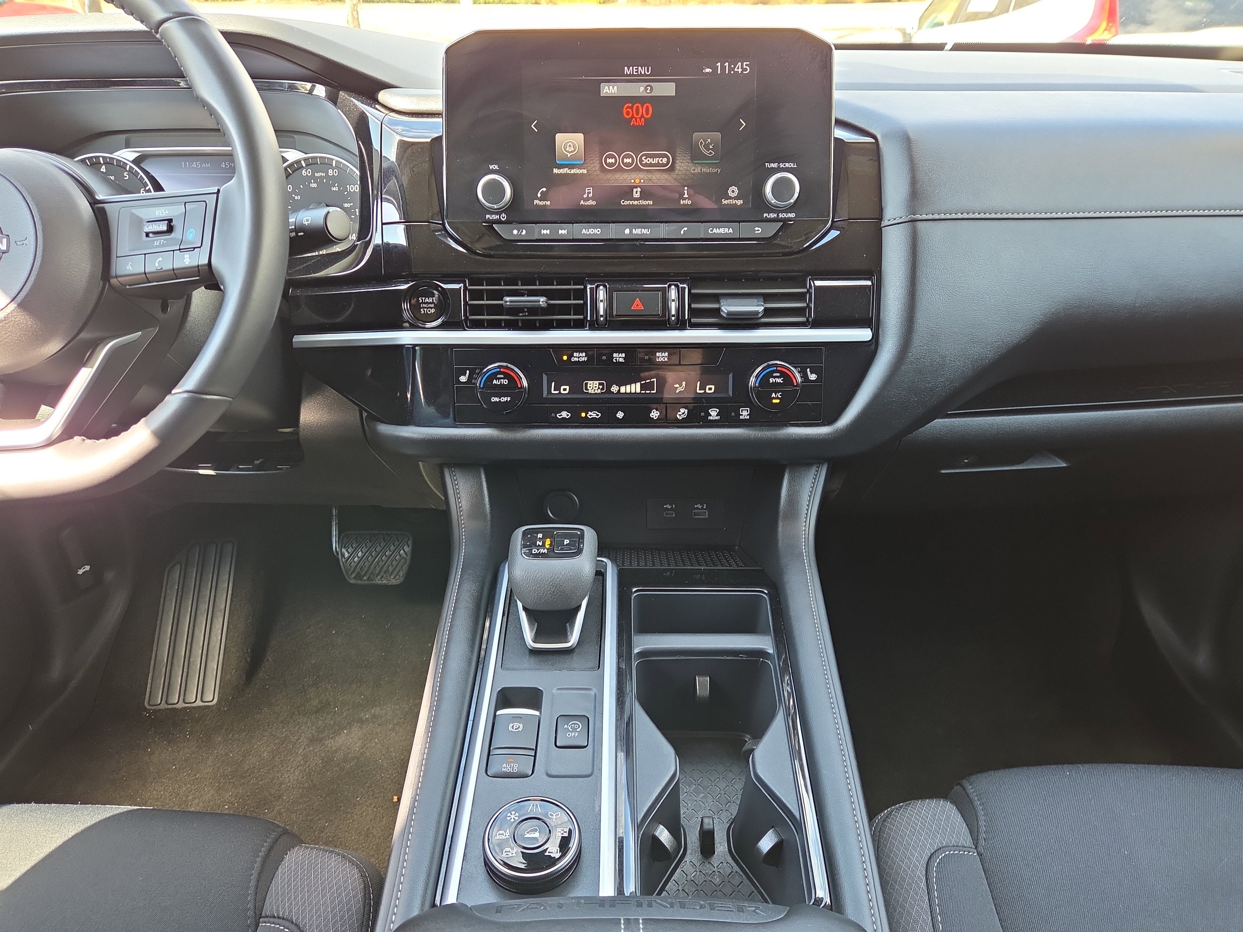 2025 Nissan Pathfinder SV