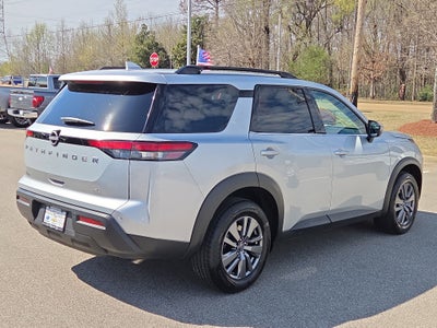 2025 Nissan Pathfinder SV
