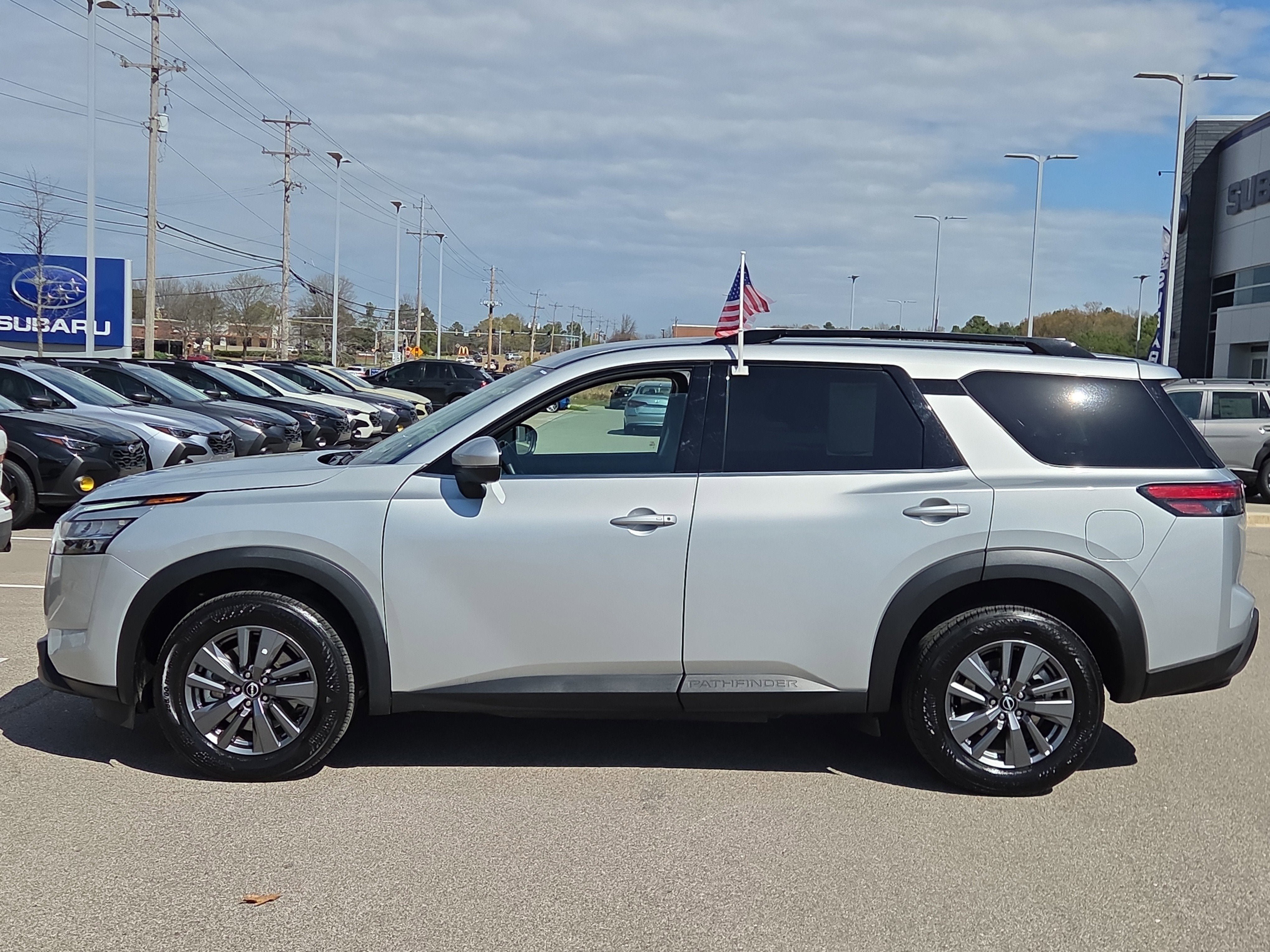 2025 Nissan Pathfinder SV