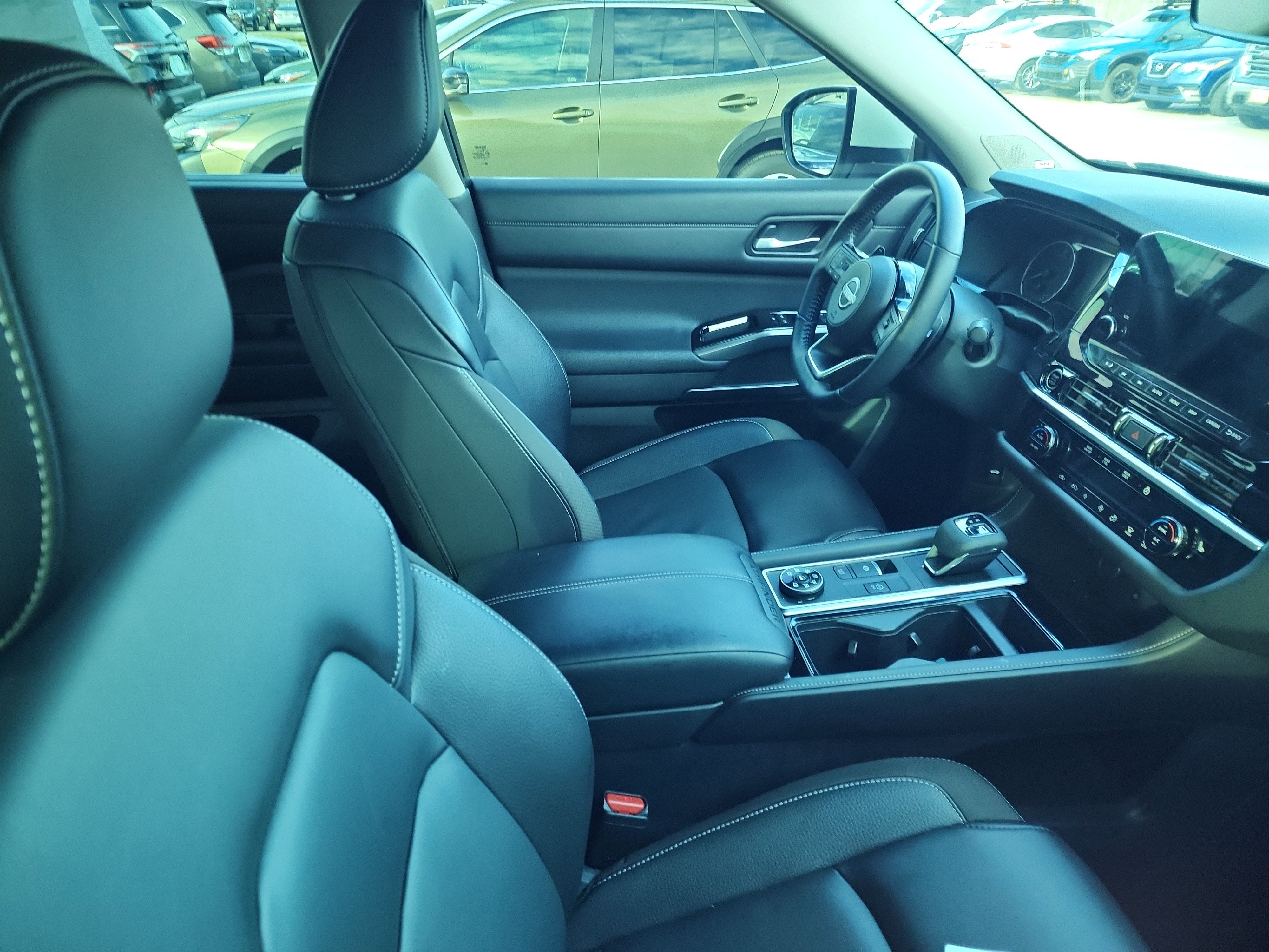 2024 Nissan Pathfinder SL