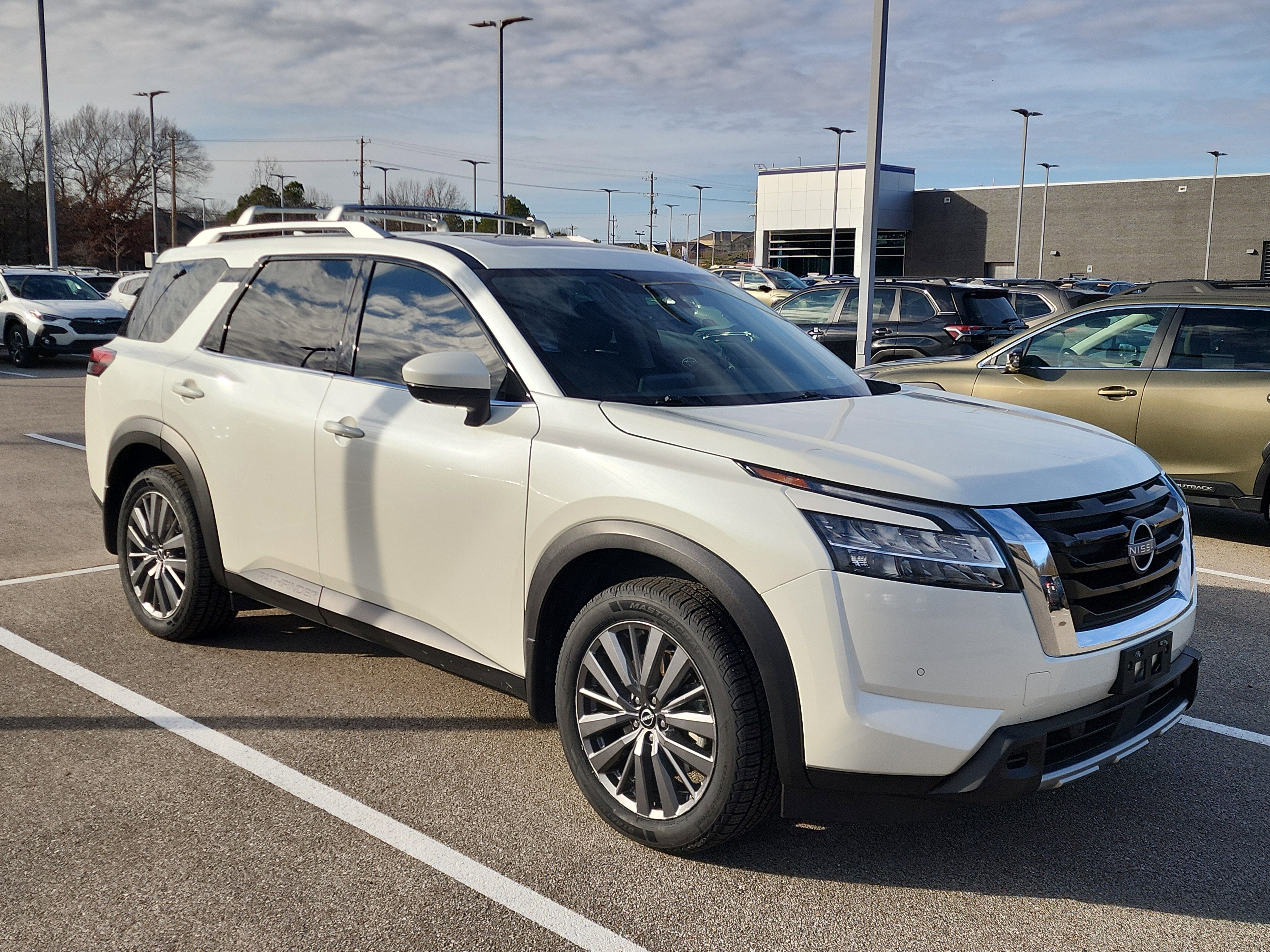 2024 Nissan Pathfinder SL
