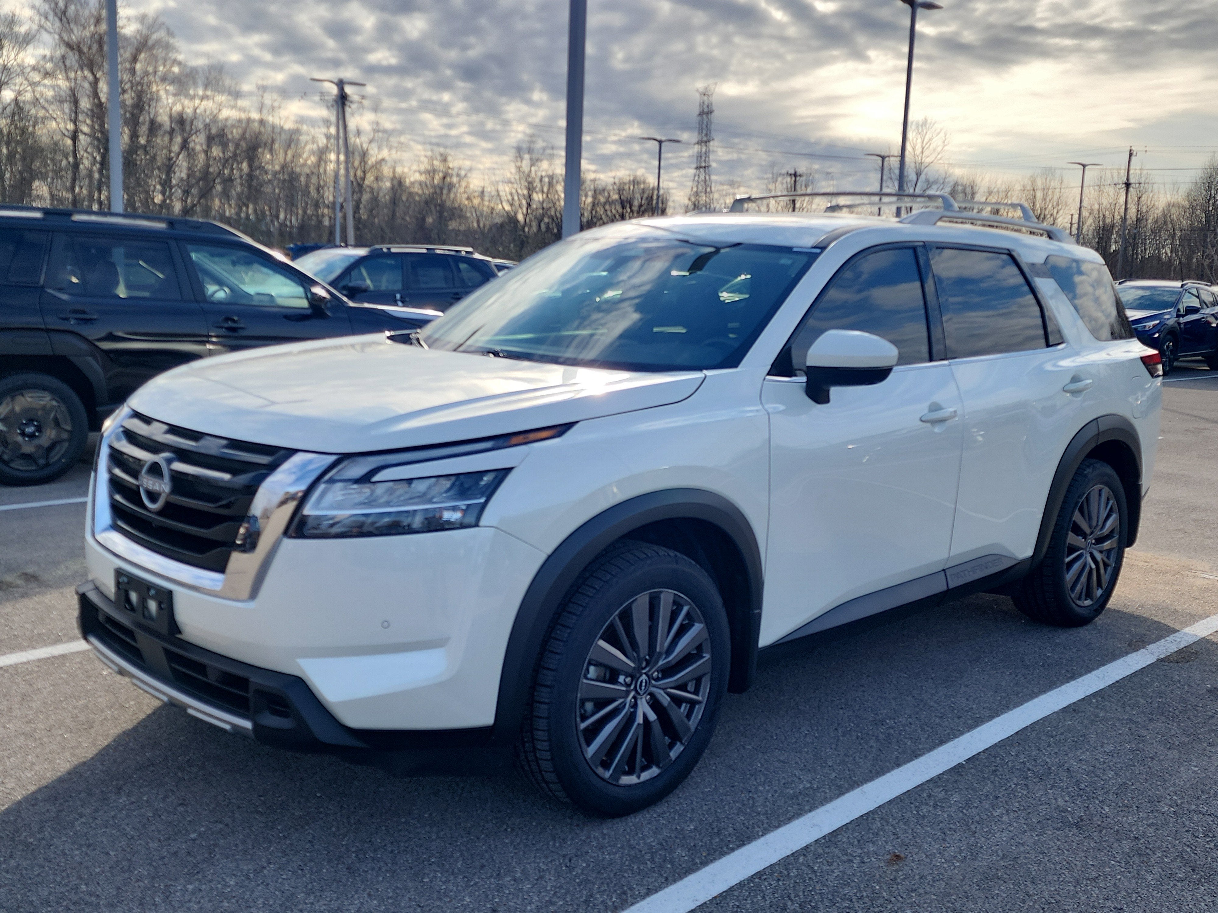 2024 Nissan Pathfinder SL