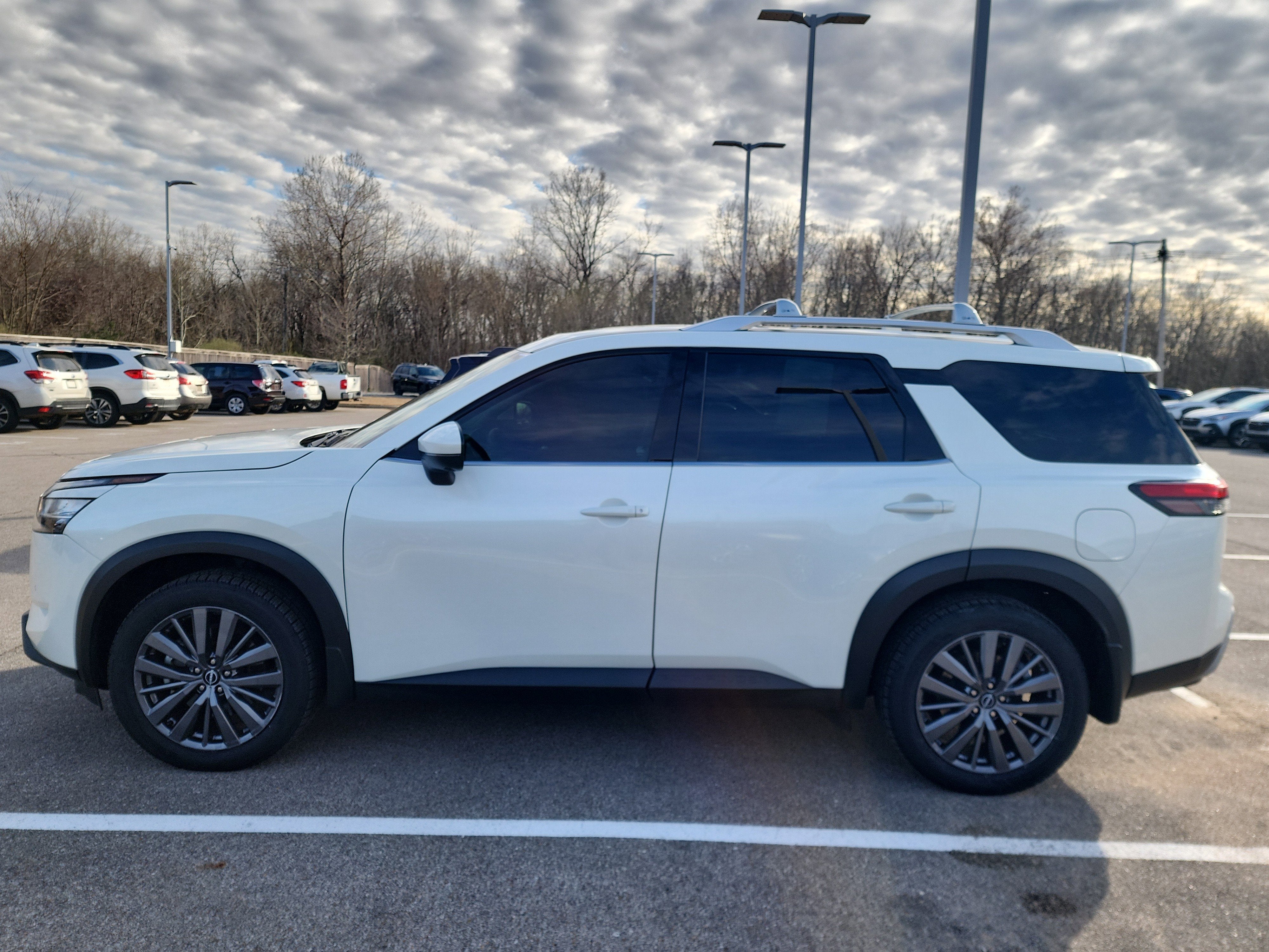 2024 Nissan Pathfinder SL