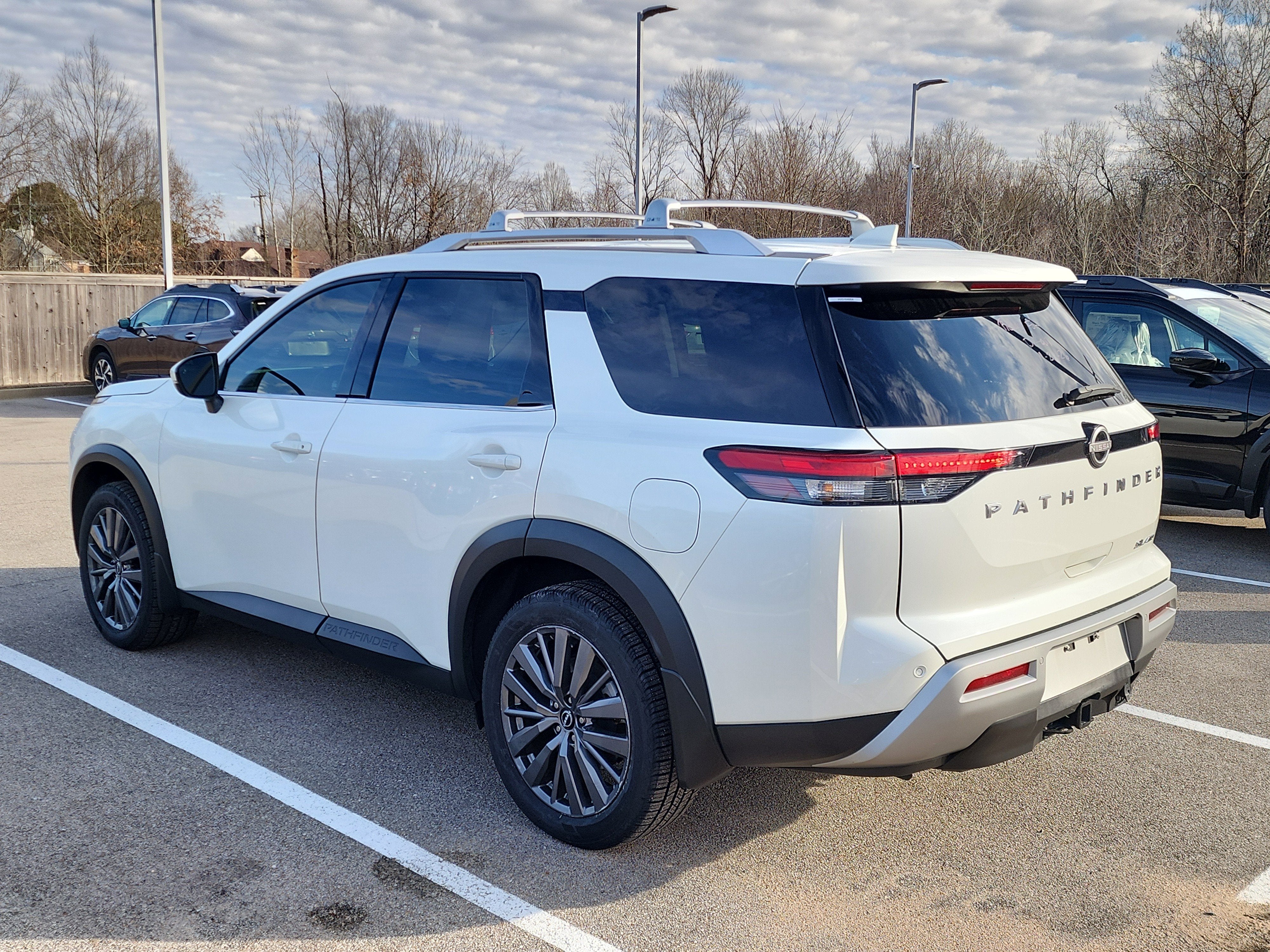 2024 Nissan Pathfinder SL