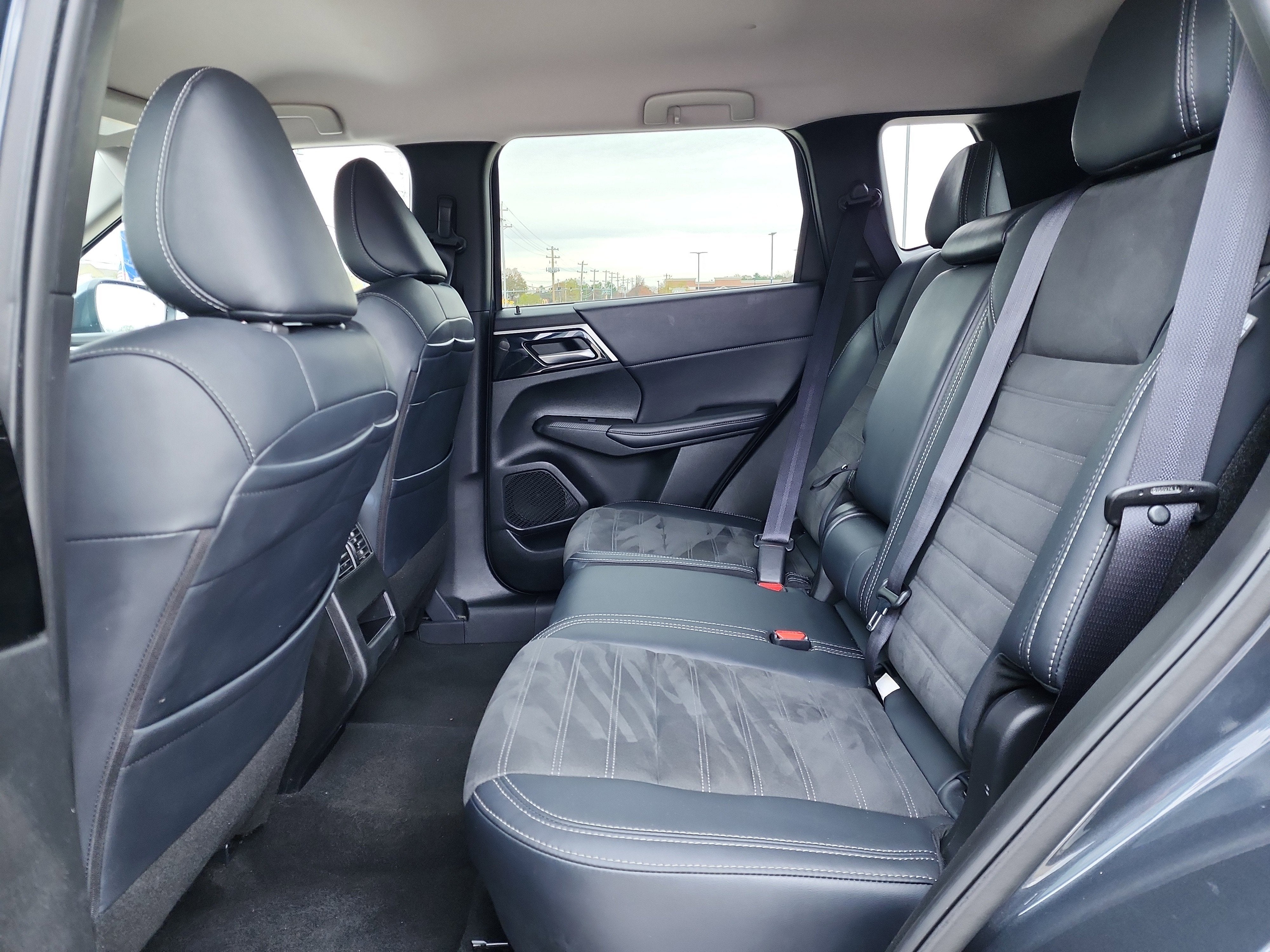 2024 Mitsubishi Outlander SE