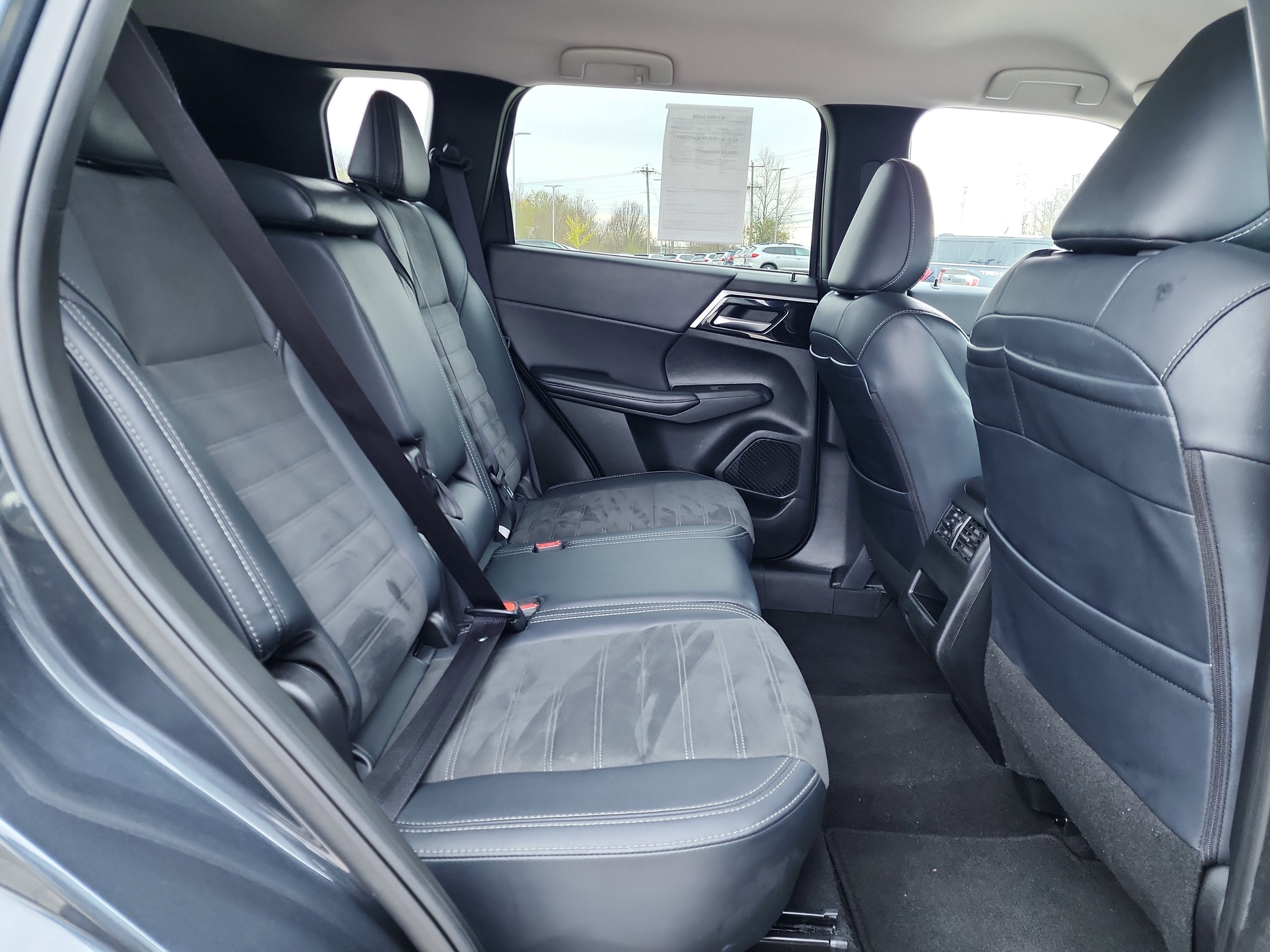 2024 Mitsubishi Outlander SE