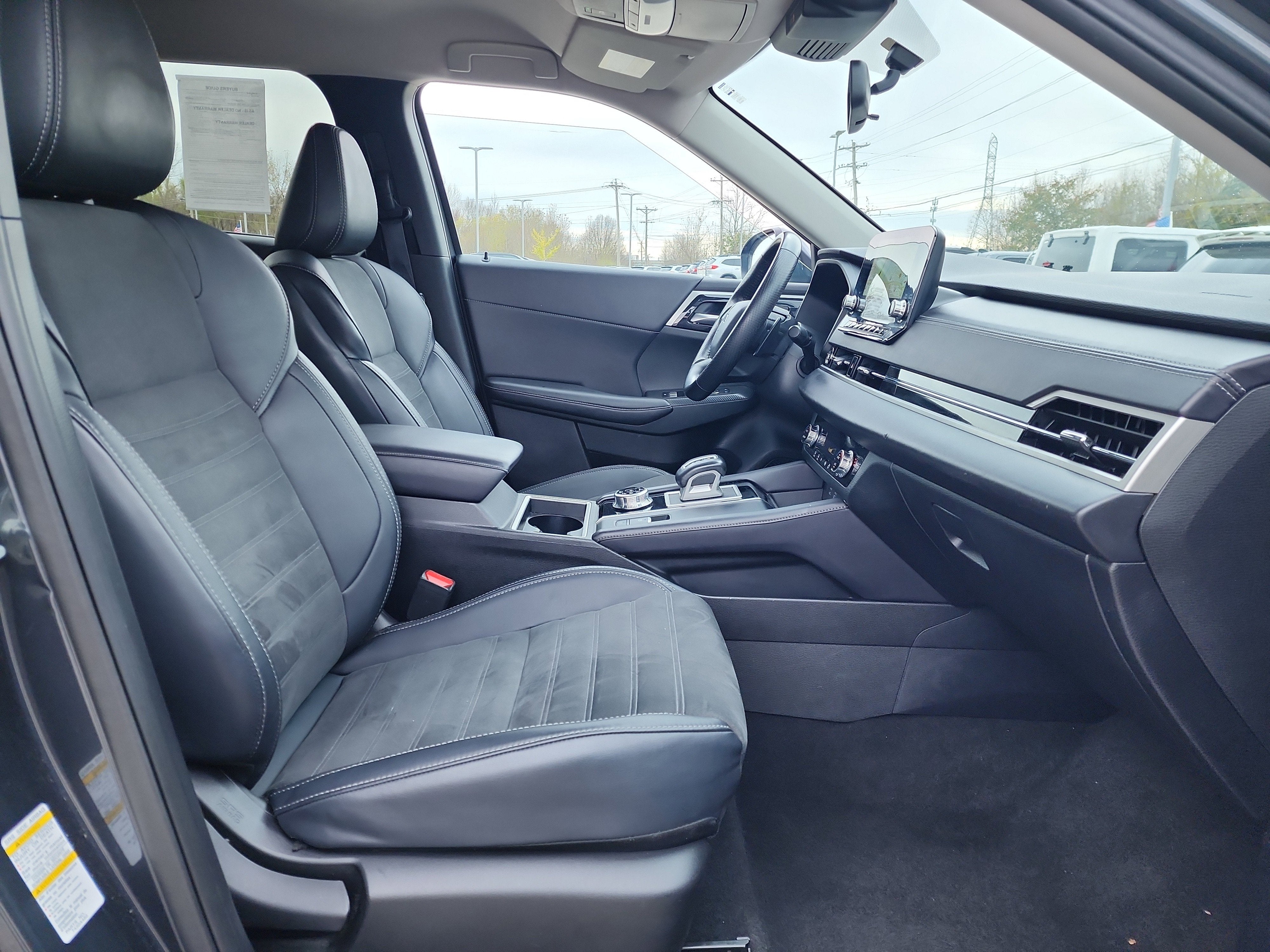 2024 Mitsubishi Outlander SE