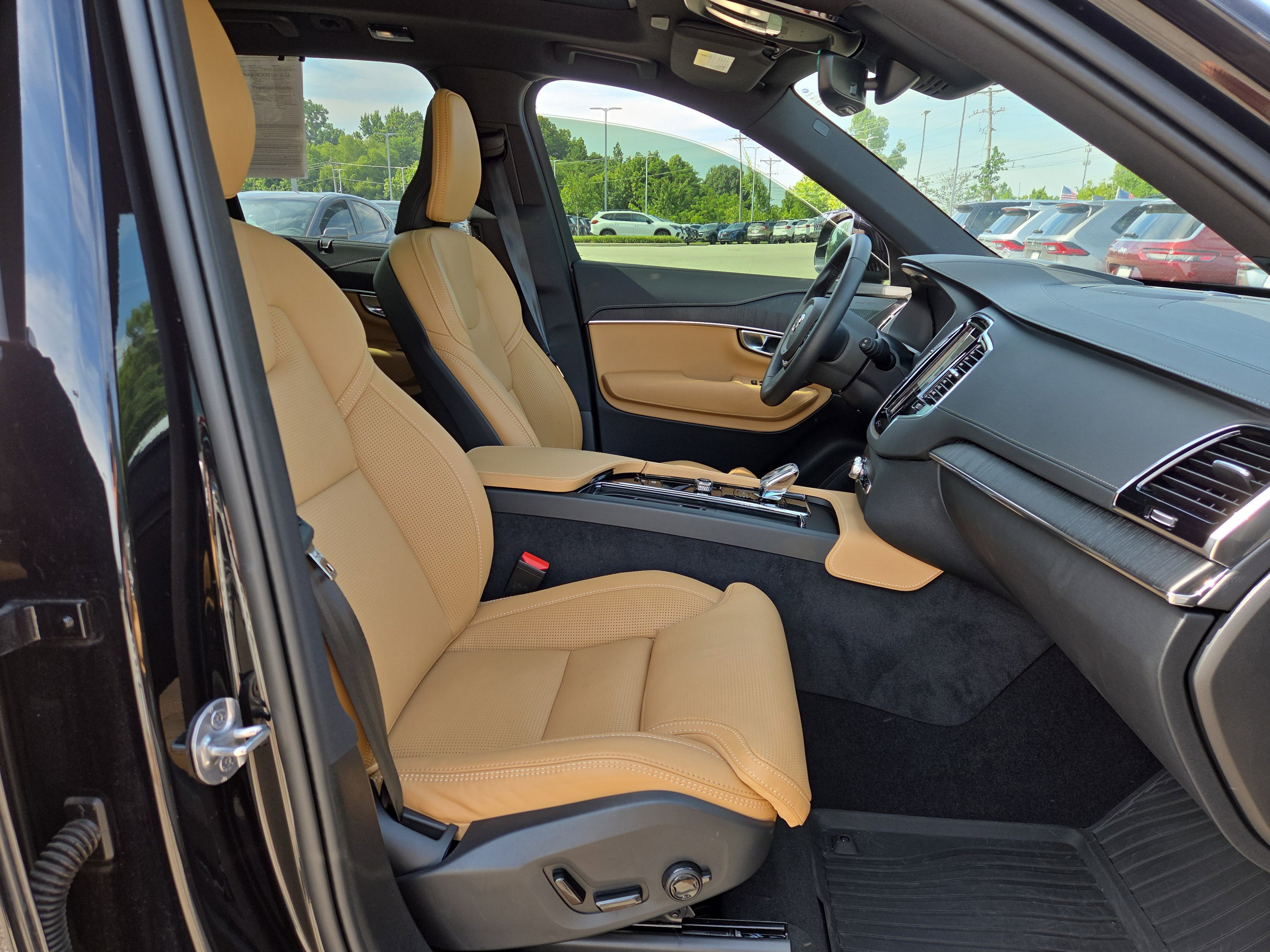 2024 Volvo XC90 Ultimate Bright Theme