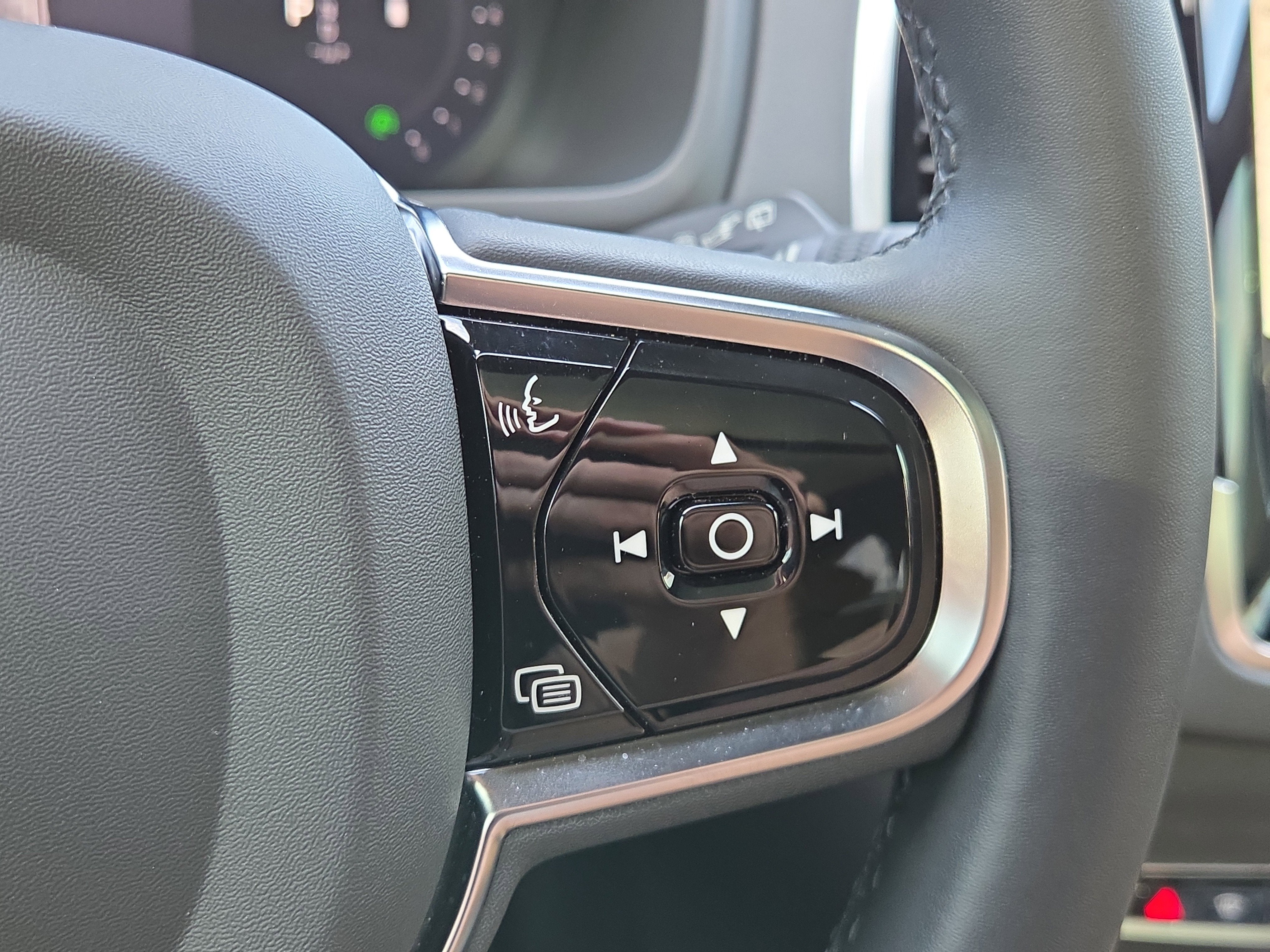 2024 Volvo XC90 Ultimate Bright Theme