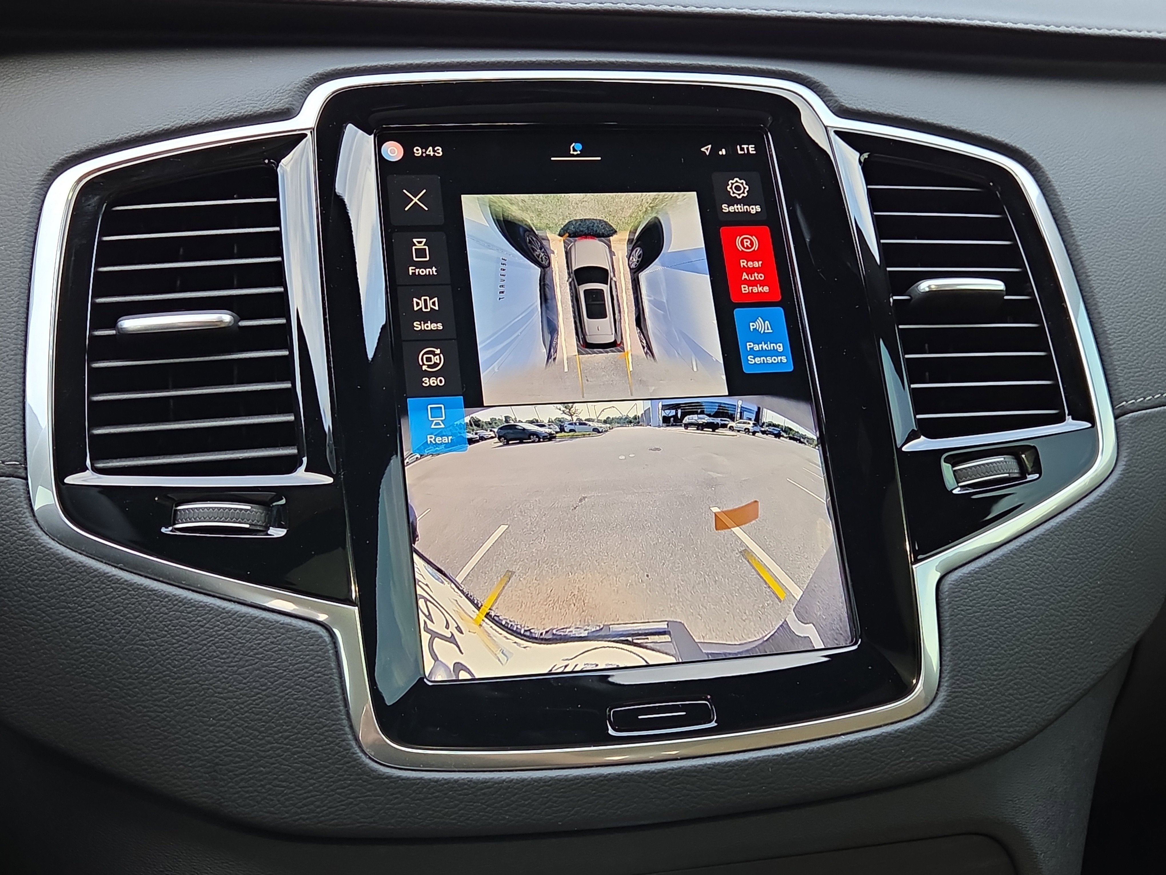 2024 Volvo XC90 Ultimate Bright Theme
