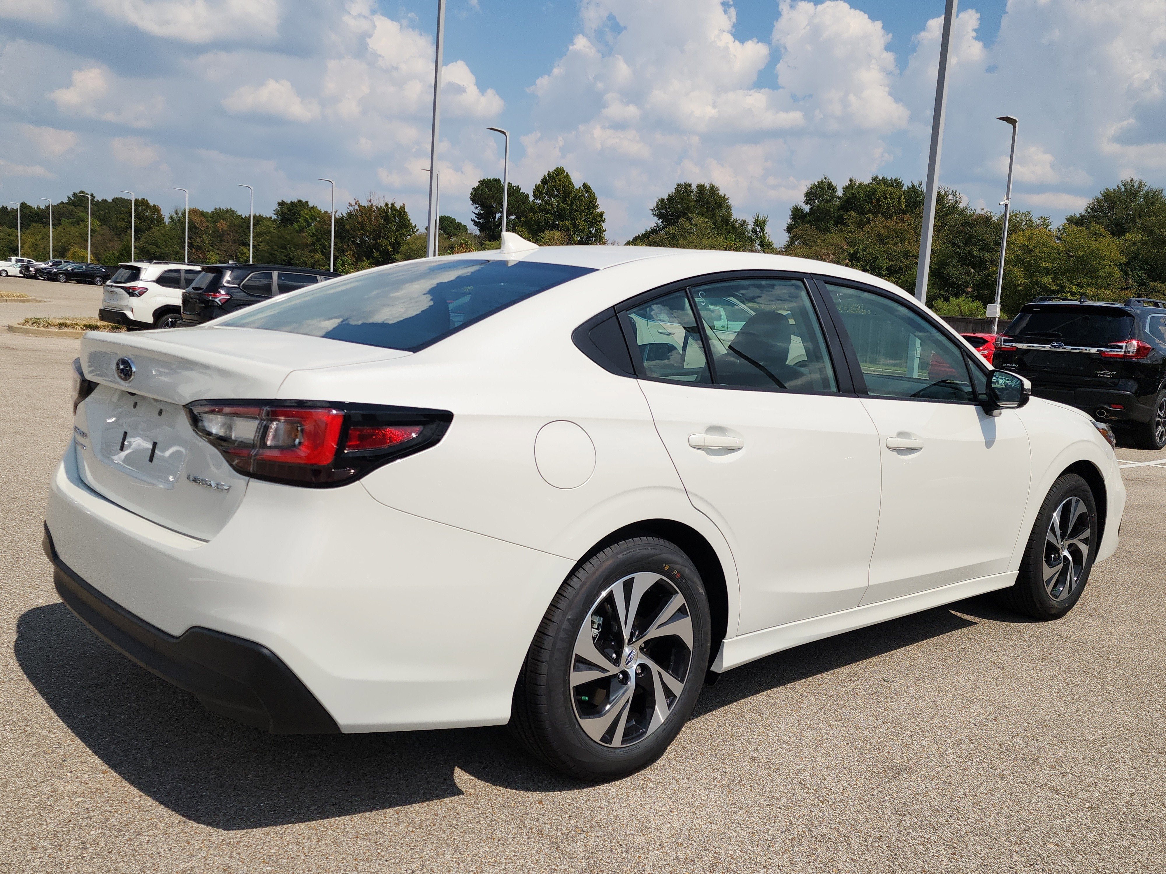 2025 Subaru LEGACY Premium